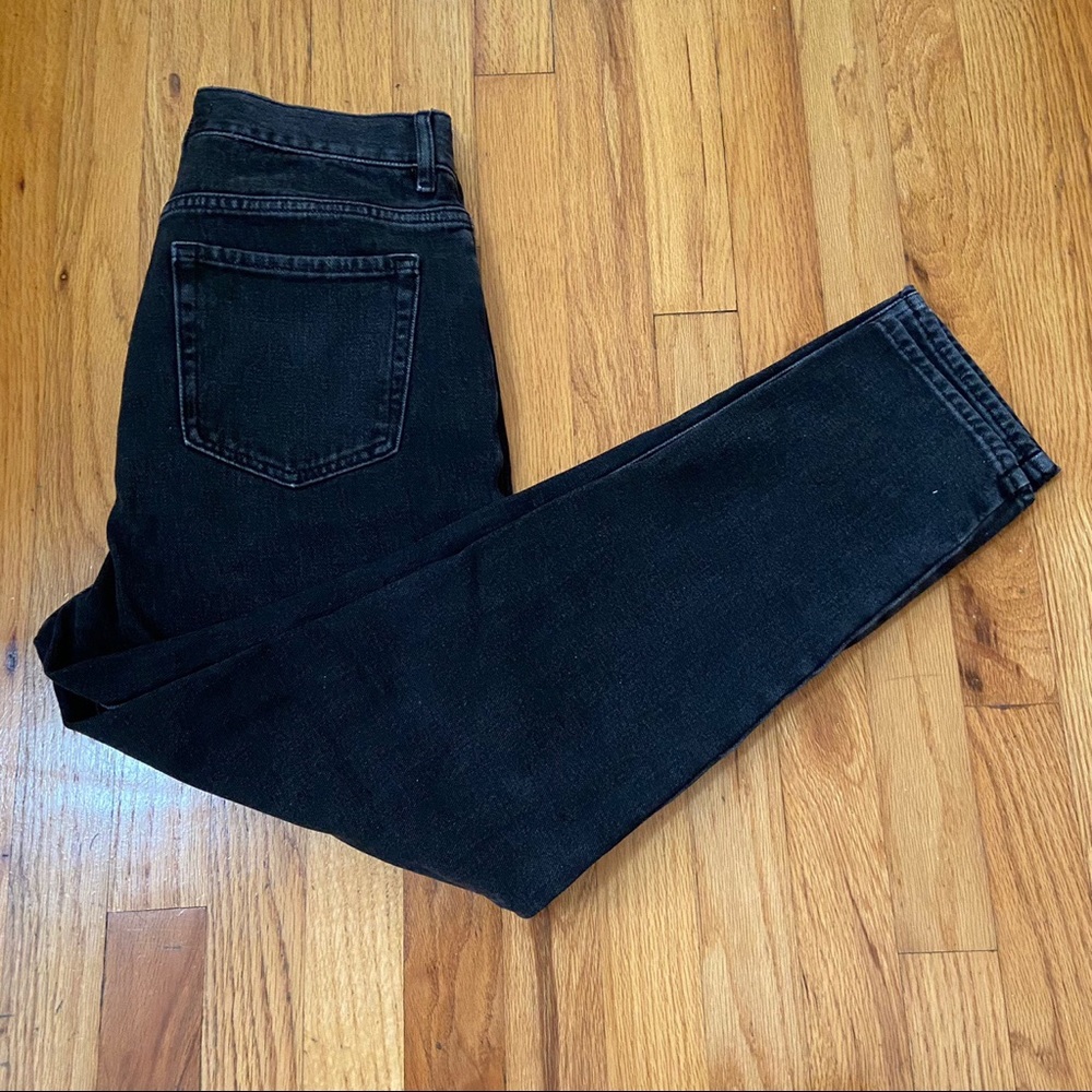 ULTRA HIGH RISE MOM JEANS